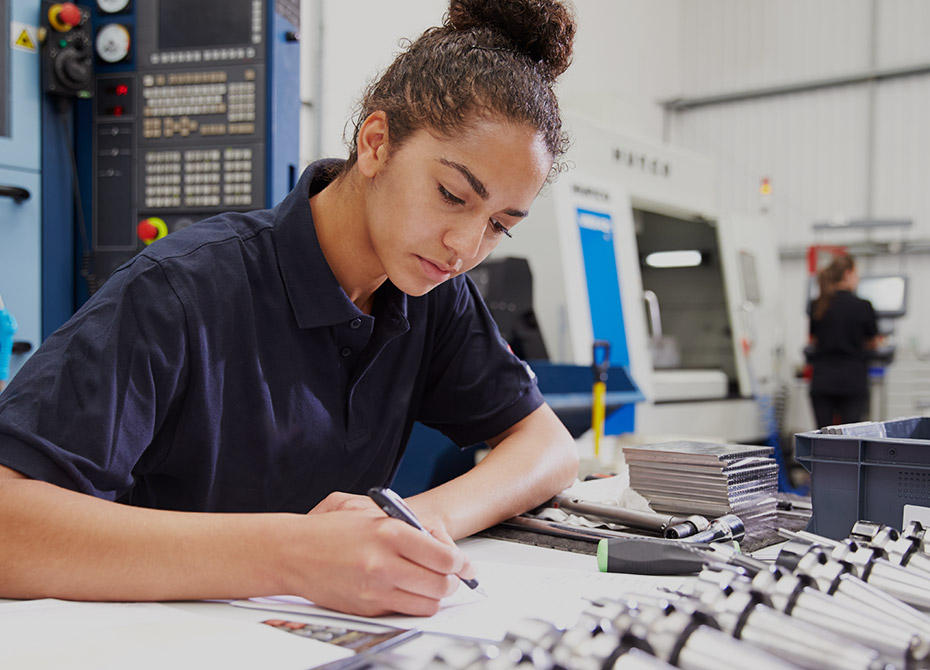 Personal procesando datos